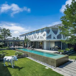 villa-issi.hotelsseminyak.net/