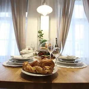 vintage-apartment-at-budapest.inbudapesthotels.com/